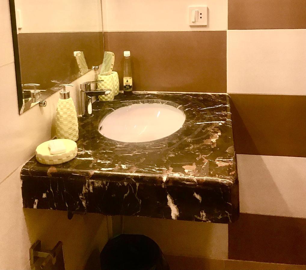 Atrium High Suite 2Bed Family Apartment Near Giga Mall Исламабад Екстериор снимка